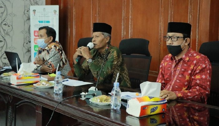Bupati Aceh Barat yang diwakili oleh Asisten Pemerintahan dan Keistimewaan Aceh Setdakab Aceh Barat, Mawardi, SH membuka rapat koordinasi forum kewaspadaan dini kecamatan