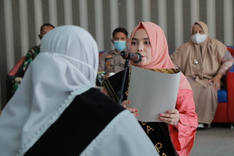 Bunda Paud Aceh Barat, Ny. Evi Juwinda mengukuhkan Bunda Paud Kecamatan Johan Pahlawan