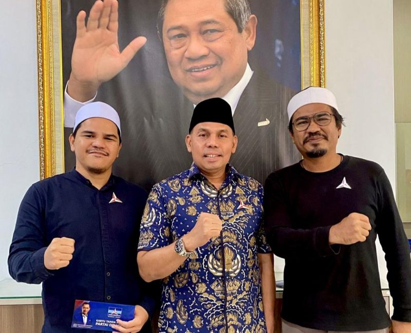 Putra Abu Mudi dan Alm. Abuya Muhibuddin Waly bersama Ketua DPD Demokrat Aceh, Muslim