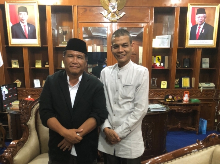 Ketua KAJAK (kanan) bersama Pj Bupati Pidie