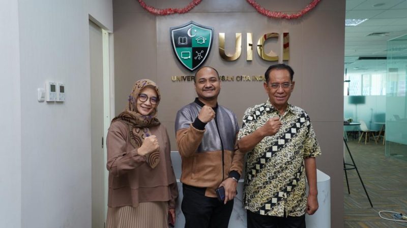 Fachrul Razi yang juga ketua komite I DPD RI ini diangkat juga sebagai Penasehat Bidang Layanan Digital Pemerintah Lembaga Pengabdian Masyarakat Universitas Insan Cita Indonesia (UICI). (Foto : Humas DPD RI B-03