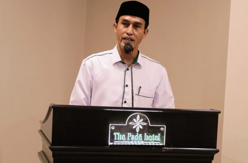 Staf Ahli Pemkab Aceh Besar, Ir Makmun menyampaikan arahan sekaligus membuka Pelatihan Peningkatan Kapasitas Sumber Daya Manusia Amil Baitul Mal Kabupaten Aceh Besar Tahun 2023 di The Pade Hotel, Kecamatan Darul Imarah, Aceh Besar, Kamis (05/10/2023).