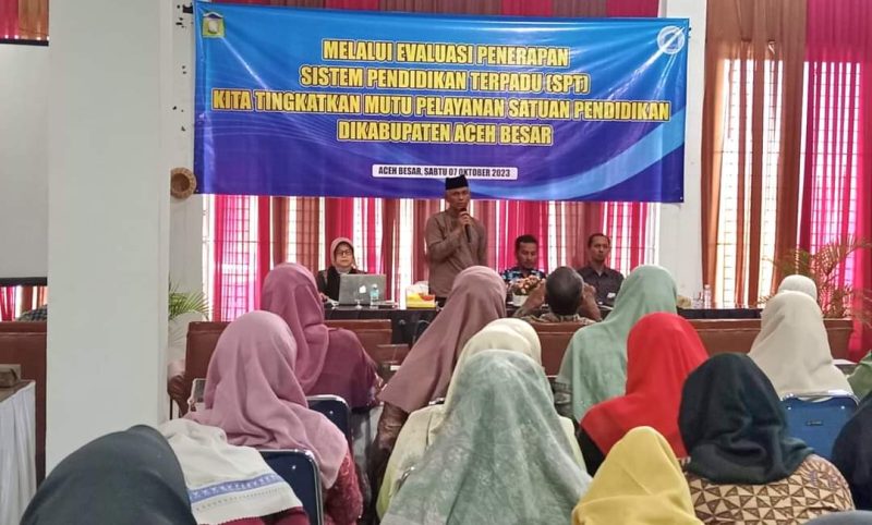 Pemkab Aceh Besar melalui Majelis Pendidikan Daerah (MPD) melakukan evaluasi penerapan Program Sistem Pendidikan Terpadu (SPT) di Gedung Dekranasda Aceh Besar, Gampong Gani, Kecamatan Ingin Jaya, Sabtu (7/10/2013).