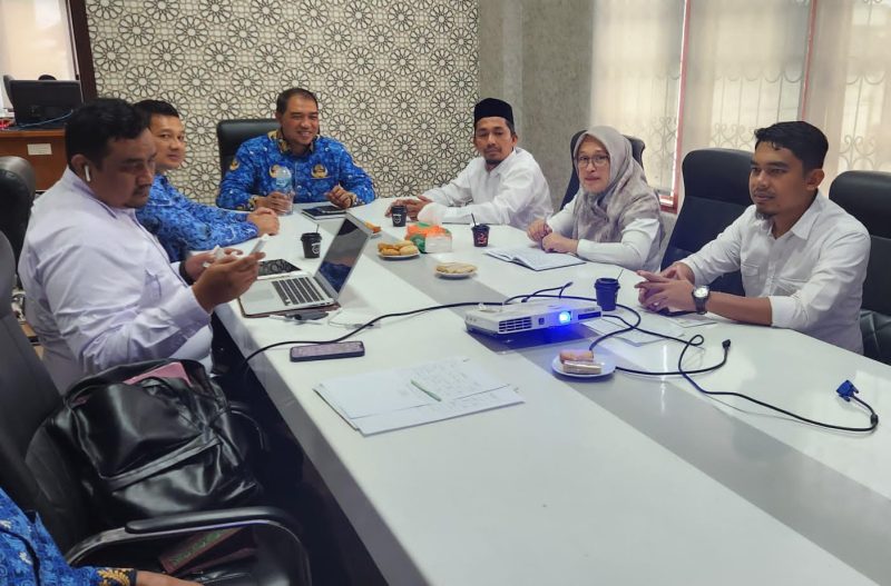 Kepala DPMG Aceh Besar Carbaini S.Ag bersama Kabid TTG dan SDM dan Kasubbag Umum melakukan koordinasi terkait TTG 2024 dengan DPMG Provinsi Aceh di Banda Aceh, Rabu (17/01/2024).