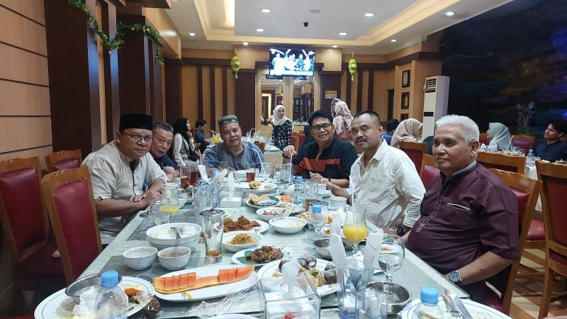 Foto menjelang buka puasa bersama keluarga besar SPS Sumut di RM Garuda, Jalan Pattimura Medan, Minggu (8/4/2024).