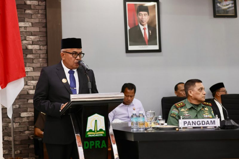 Pj Gubernur Aceh Bustami SE. M. Si, Menghadiri Rapat Paripurana DPRA Tahun 2024 dengan Agenda Penyampaian Laporan Pertanggungjawaban (LKP]) Gubernur Aceh TA
2023, Penetapan Pembentukan Panitia Khusus LKPJ Gubernur Aceh TA 2023 dan Penetapan Raqan Inisiatif DPR Aceh, senin 22 April 2024, di gedung serbaguna DPR Aceh.