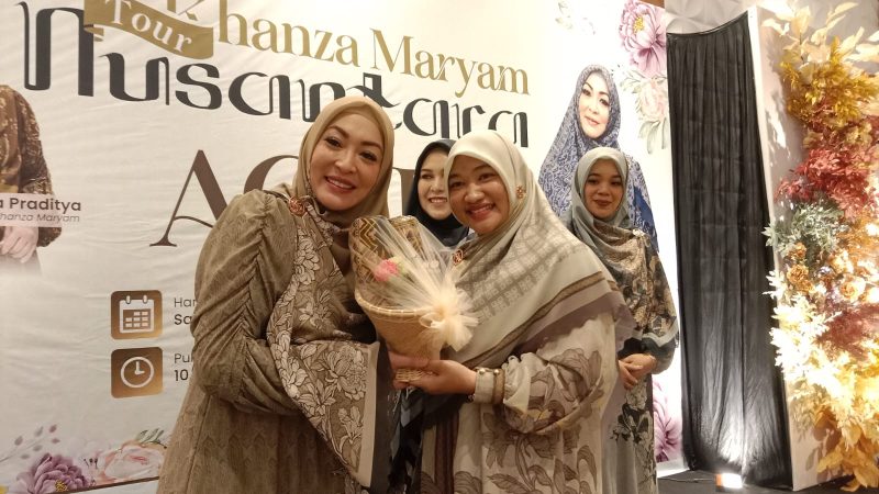 Cut Rezky Gunakan Gaun Khanza Maryam Pada Tour Nusantara di Aceh. 