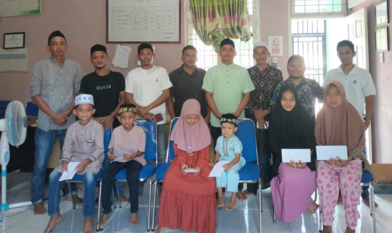 Komunitas Anak Muda Panton Reu menyantuni puluhan anak yatim. Foto Teuku Nizar 