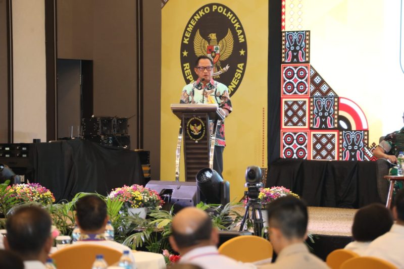 Menteri Dalam Negeri (Mendagri) Muhammad Tito Karnavian, saat Rapat Koordinasi (Rakor) Kesiapan Penyelenggaraan Pilkada Serentak Tahun 2024 di Wilayah Papua, Hotel Aston Jayapura, Papua, Rabu (29/5/). (Foto | HO-Puspen Kemendagri).