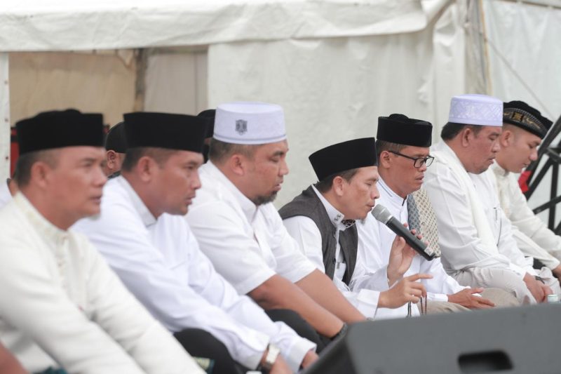 Pemkab Aceh Besar Gelar Zikir Akbar untuk Menguatkan Keharmonisan dan Spiritualitas di Kota Jantho. Foto: NOA.co.id