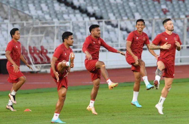 Timnas Indonesia melakukan sesi latihan. (ANTARA FOTO/Akbar Nugroho Gumay/foc)