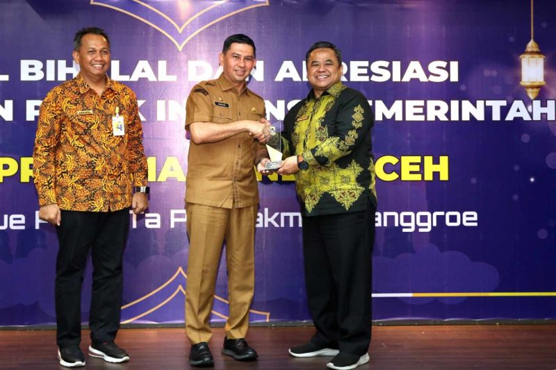 Pemerintah Kota Banda Aceh meraih penghargaan pajak instansi pemerintah tahun 2023. Penghargaan ini diberikan oleh Kantor Pelayanan Pajak (KPP) Pratama Banda Aceh, Selasa 7/5/2024. (Dok: Bandaacehkota.go.id)