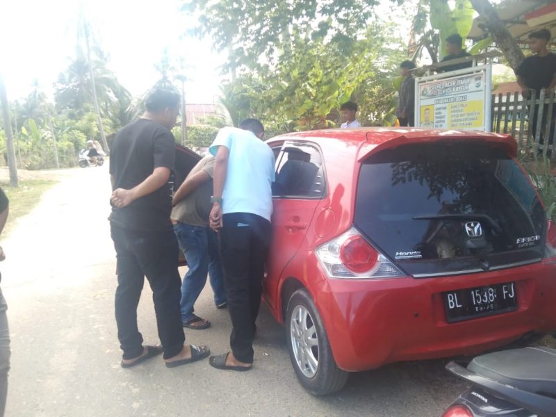 Mobil Brio milik Rajudin, Bendahara Gampong Buket Pala, Kecamatan Idi Rayeuk, Aceh Timur yang dibobol maling (Foto: noa.co.id)