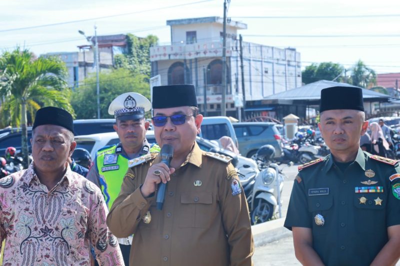 Penjabat (Pj) Bupati Aceh Barat Drs Mahdi Efendi bersama Dandim 0105 beserta jajaran OPD terkait, melakukan peninjauan keberangkatan jamaah calon haji (JCH) Aceh Barat di Masjid Agung Baitul Makmur Meulaboh, Selasa (04/06/2024). Foto: ist