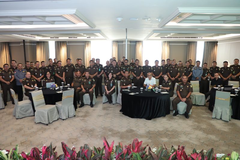 JAM-Intelijen Kejagung RI,Reda Manthovani foto bersama peserta Pelatihan Peningkatan Sumber Daya Manusia (SDM) Intelijen Dalam Pengamanan Pembangunan Strategis (PPS), Jakarta,Senin,(10/6/2024). Foto/HO-Puspenkum Kejagung RI.