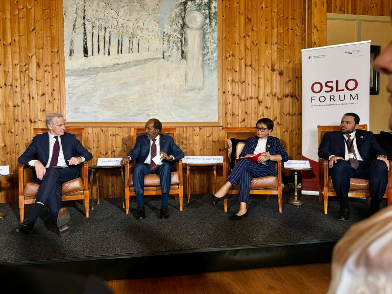 Menteri Luar Negeri RI Retno Marsudi (Kedua Kanan) hadir di acara Oslo Forum, Norwegia. Selasa (11/6/2024). HO/Kemlu RI.