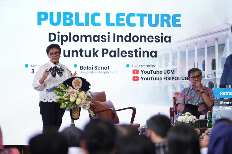 Menteri Luar Negeri RI Retno Marsudi menyampaikan kuliah umum di hadapan mahasiswa dan akademisi lintas keilmuan, Universitas Gadjah Mada (UGM) mengenai Diplomasi Indonesia untuk Palestina “All Eyes On Rafah