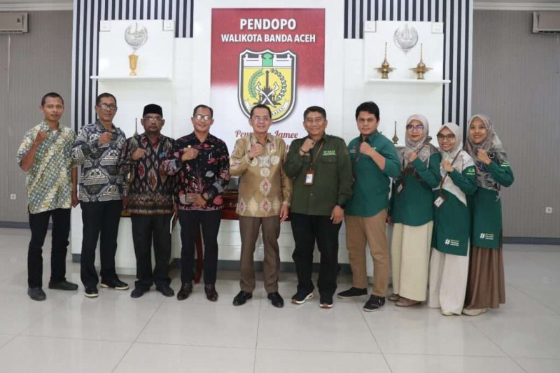 Pemerintah Kota Banda Aceh melalui Dinas Komunikasi Informatika dan Statistik (Diskominfotik) dan Badan Pusat Statistik (BPS) Kota Banda Aceh menegaskan komitmen mereka untuk menghidupkan kembali portal Forum Satu Data. Komitmen ini merupakan hasil rapat terkait penguatan Forum Satu Data. Foto: Kirfan/Noa.co.id