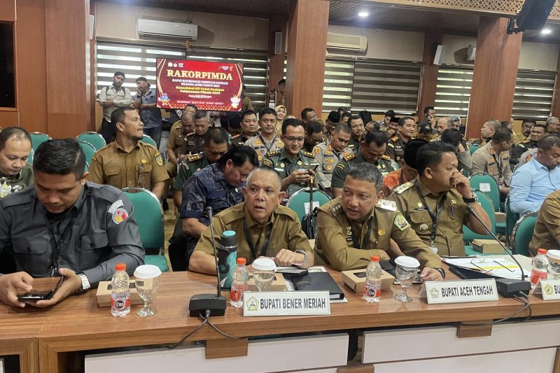 Penjabat Bupati Bener Meriah, Mohd Tanwier saat mengikuti Rakor persiapan Pilkada 2024 di Banda Aceh. Foto: dok Diskominfo Bener Meriah