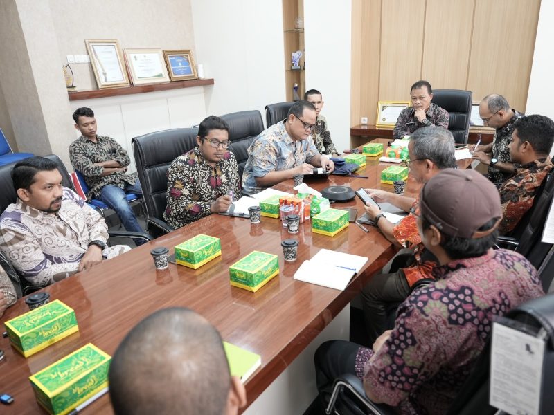 Kepala Kantor DPD RI Provinsi Aceh, Wahyu Taufik Sukmawijaya, SH, M.Si., melakukan kunjungan ke Dinas Komunikasi, Informatika dan Persandian (Diskominsa) Aceh. Foto: Hidayat S/Noa.co.id.