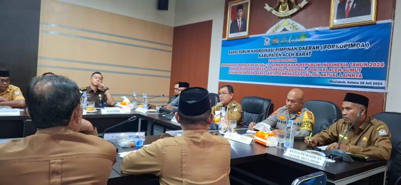 Forum koordinasi pimpinan daerah (Forkopimda) Kabupaten Aceh Barat saat menggelar rapat koordinasi di Aula Cut Nyak Dhien Kantor Bupati, Aceh Barat, Selasa (16/7/2024). Foto: NOA.co.id