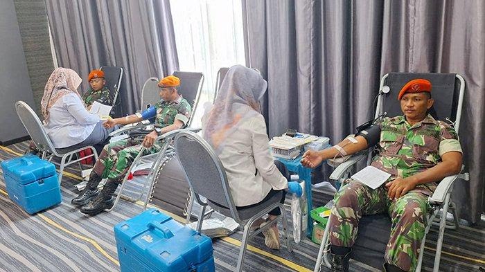 Peserta donor darah di Kyriad Muraya Hotel Aceh yang bertajuk “Bhakti Sosial dan Sinergitas TNI-Polri Dan Kyriad Muraya Hotel Aceh”, Selasa (02/06/24) (Foto: noa.co.id/FA)