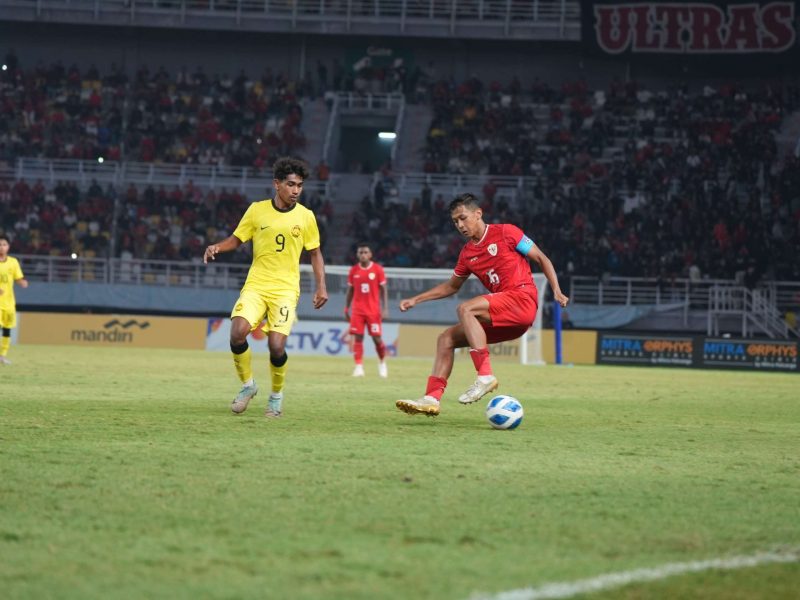 Pertandingan semifinal antara Timnas U-19 Indonesia kontra Malaysia U-19, Sabtu (27/7/2024).Foto: PSSI