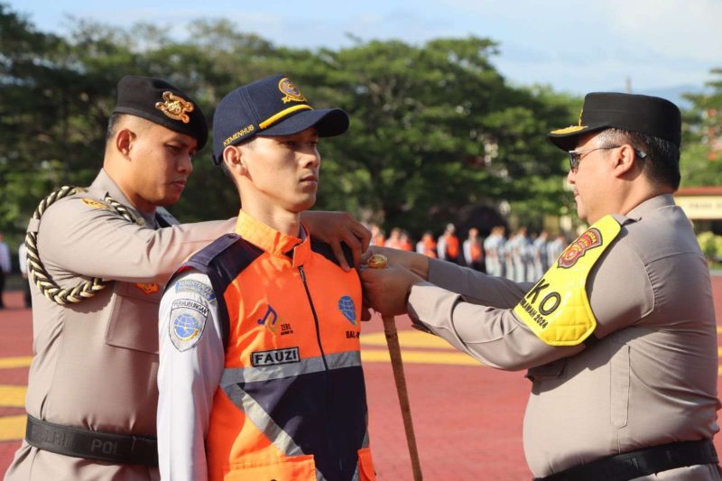 Kapolda Aceh Irjen Achmad Kartiko, saat memimpin Apel Gelar Pasukan Operasi Patuh Seulawah tahun 2024 di Polda Aceh , Pada Senin ( 15/7). Foto : Humas Polda Aceh/NOA.co.id