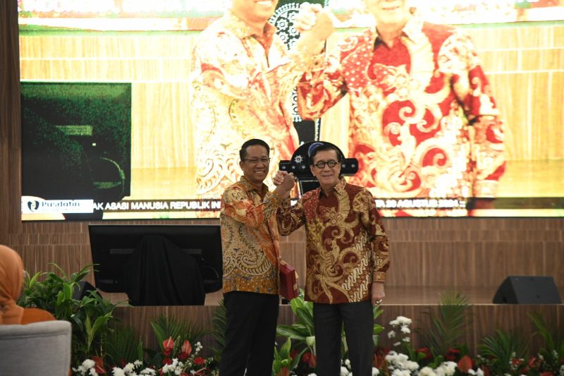 Supratman Andi Agtas melakukan serah terima jabatan (sertijab) Menteri Hukum dan HAM bersama Yasonna H. Laoly, Jakarta, Selasa (20/8/2024).(Foto : Humas Kemenkumham).