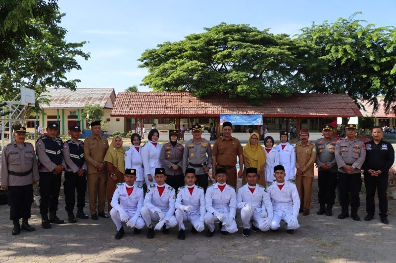 Kapolresta Kombes Pol Fahmi Irwan Ramli berkesempatan menjadi Pembina Upacara di SMA Negeri 1 Baitussalam, Aceh Besar, Senin (5/8/2024). Foto: Humas Polresta Banda Aceh 