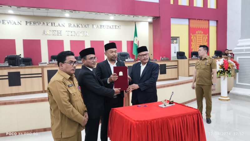 Penyerahan Laporan keuangan di gedung A DPRK Aceh Timur.Foto. Dok: Dedi Saputra/NOA.Co.Id