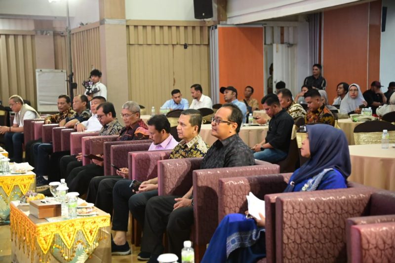 Plt Kadis Kominfo Aceh Besar Khairul Huda SKom MM, menghadiri pembukaan Workshop Pers Official PON XXI 2024 Aceh-Sumut Wilayah Aceh, di Grand Nanggroe Hotel, Banda Aceh, Senin (2/9/2024) malam. Foto: MC Aceh Besar