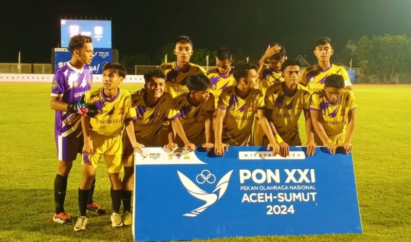 Pemain Gorontalo foto bersama jelang pertandingan melawan Kalsel di Stadion Blang Paseeh, Kecamatan Kota Sigli, Kabupaten Pidie, Provinsi Aceh, Jumat (6/9/2024) (Foto Amir Sagita.NOA.co.id).