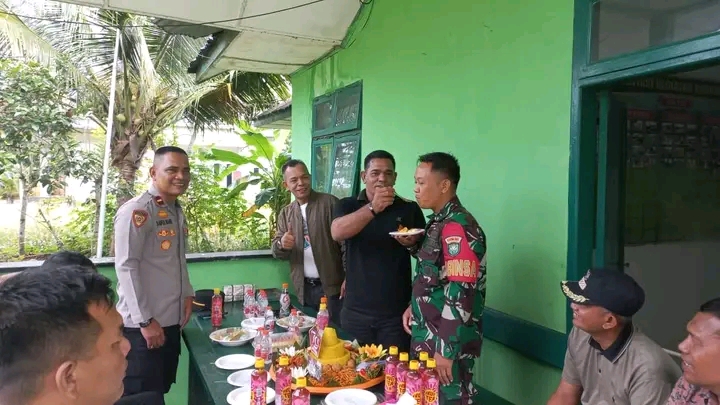 Koramil 20 Pante Bidari Terima Ucapan Selamat HUT TNI Ke 79 Dari Muspika.Dok:Ist.