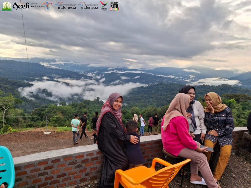 Pemandangan dilokasi Agrowisata Kilonam yang terletak di Bingkeh (Pegunungan Gempang) tepatnya ditepi jalan raya Geumpang - Meulaboh, sekitar 6 KM dari pasar Geumpang. Foto NOA.co.id