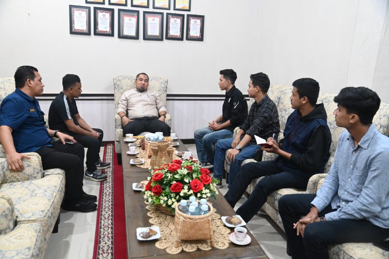 Pj Bupati Aceh Besar Muhammad Iswanto SSTP MM, menerima audiensi Pengurus HIMAB di Ruang Pertemuan Dekranasda Aceh Besar, Gampong Gani, Kecamatan Ingin Jaya, Aceh Besar, Jum'at (11/10/2024). Foto: MC Aceh Besar