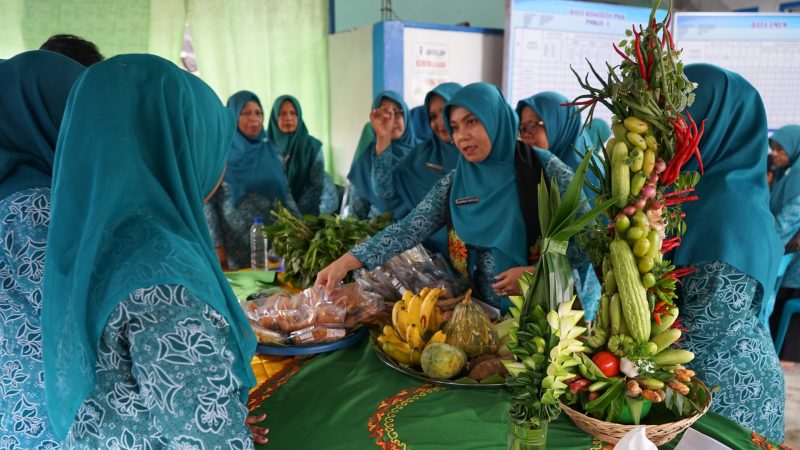 Pj Ketua Tim Penggerak PKK Aceh Kunjungi Gampong Padang Seurahet, Aceh Barat. Foto: dok. Diskominsa Aceh Barat