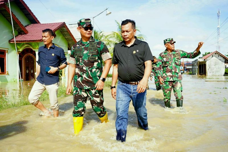 Banjir Sebakan Tanggul Sungai Seruway Jebol, Pangdam Kerahkan Ratusan Personel TNI. Foto: dok. Laung/Penrem Lilawangsa Lhokseumawe