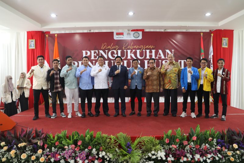 Menteri Koordinator Bidang Politik, Hukum, dan Keamanan Marsekal TNI (Purn.) Hadi Tjahjanto saat acara Pengukuhan  Pengurus dan Dialog Kebangsaan BEM Nusantara di Kampus PTIQ, Jakarta, Selasa, (15/10/24).(Foto : Humas Kemenko Polhukam).