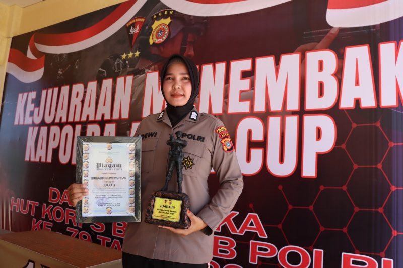 Brigadir Dewi Muftian Raih Juara Tiga Kejuaraan Menembak Kapolda Cup. Foto: dok. Humas Polrestabes Kota Banda Aceh