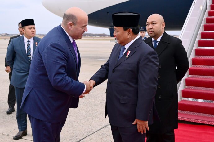 Presiden Prabowo Subianto (Kedua Kanan) tiba di Pangkalan Militer Andrews, Washington DC, Amerika Serikat, Minggu (10/11/2024). (Foto: BPMI Setpres).