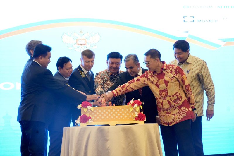 Menko Polkam Budi Gunawan (Tengah) saat menjadi Tamu Kehormatan di Acara National Day Federasi Rusia di Hotel Mulia Senayan, Jakarta, Senin (4/11/2024). (Foto : Humas Kemenko Polkam).