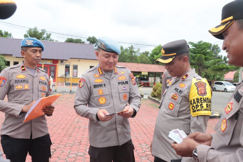 Kabid Propam Polda Aceh Kombes Eddwi Kurnianto, saat memeriksa kedisiplinan Personel Polres Aceh Utara, Rabu (6/11/2024) (Foto NOA.co.id).