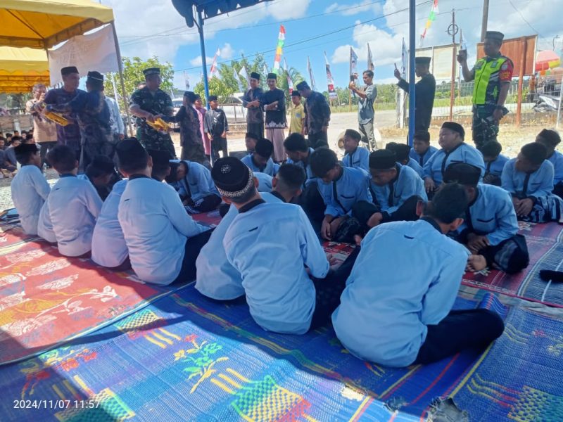 Peringatan Maulid Nabi Muhammad SAW yang diselenggarakan di halaman Kantor Camat Bubon, Aceh Barat, Kamis (07/11/2024). Foto: Diskominsa Aceh Barat.