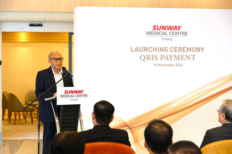 Konsul Jenderal RI Penang, Wanton Saragih (Keempat kiri) saat Launching Ceremony metode transaksi pembayaran dengan QRIS di Sunway Medical Centre Penang, Malaysia, Minggu (10/11/2024).( Foto : KJRI Penang).