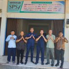 Quarry Manager SBA, Adi Handarbeni didampingi Head of Media PT Solusi Bangun Andalas (SBA), Faraby Azwany berkunjung ke kantor Serikat Perusahaan Pers (SPS) Provinsi Aceh di Jalan Tgk Ade Utomo, No 1 Kampung Doy Kecamatan Ulee Kareng, Kota Banda Aceh, Pada Rabu (13/11/2024). Foto: Dok. SPS Aceh.