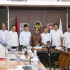 Rapat Koordinasi Tingkat Menteri Terkait Percepatan Penanganan Pasca Bencana Erupsi Gunung Lewotobi dan Konflik Sosial di Kantor Kementerian Koordinator Bidang Pembangunan Manusia dan Kebudayaan (Kemenko PMK), Jakarta, Rabu (20/11/2024). (Foto : Puspen Kemendagri).