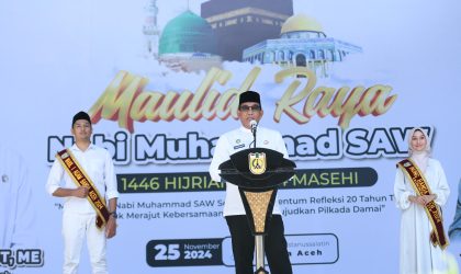 Plt Sekda Aceh Bersama Pj Ketua PKK Hadiri Maulid Pemko Banda Aceh