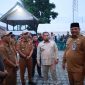 Pj Bupati Aceh Besar Muhammad Iswanto SSTP MM bersama Pj Gubernur Aceh Dr.H. Safrizal ZA, M.Si, memantau TPS di Gampong Meunasah Krueng, Kecamatan Ingin Jaya, Aceh Besar, Selasa (26/11/2024). Foto: dok. Prokopim Aceh Besar