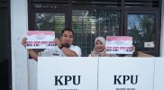 Pj Bupati Aceh Besar bersama Isteri Nyoblos di TPS 001 Jantho Makmur